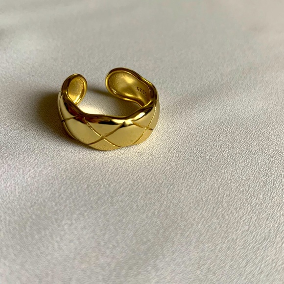 Bold Gold Crisscross Pattern Ring - Picture 1 of 6